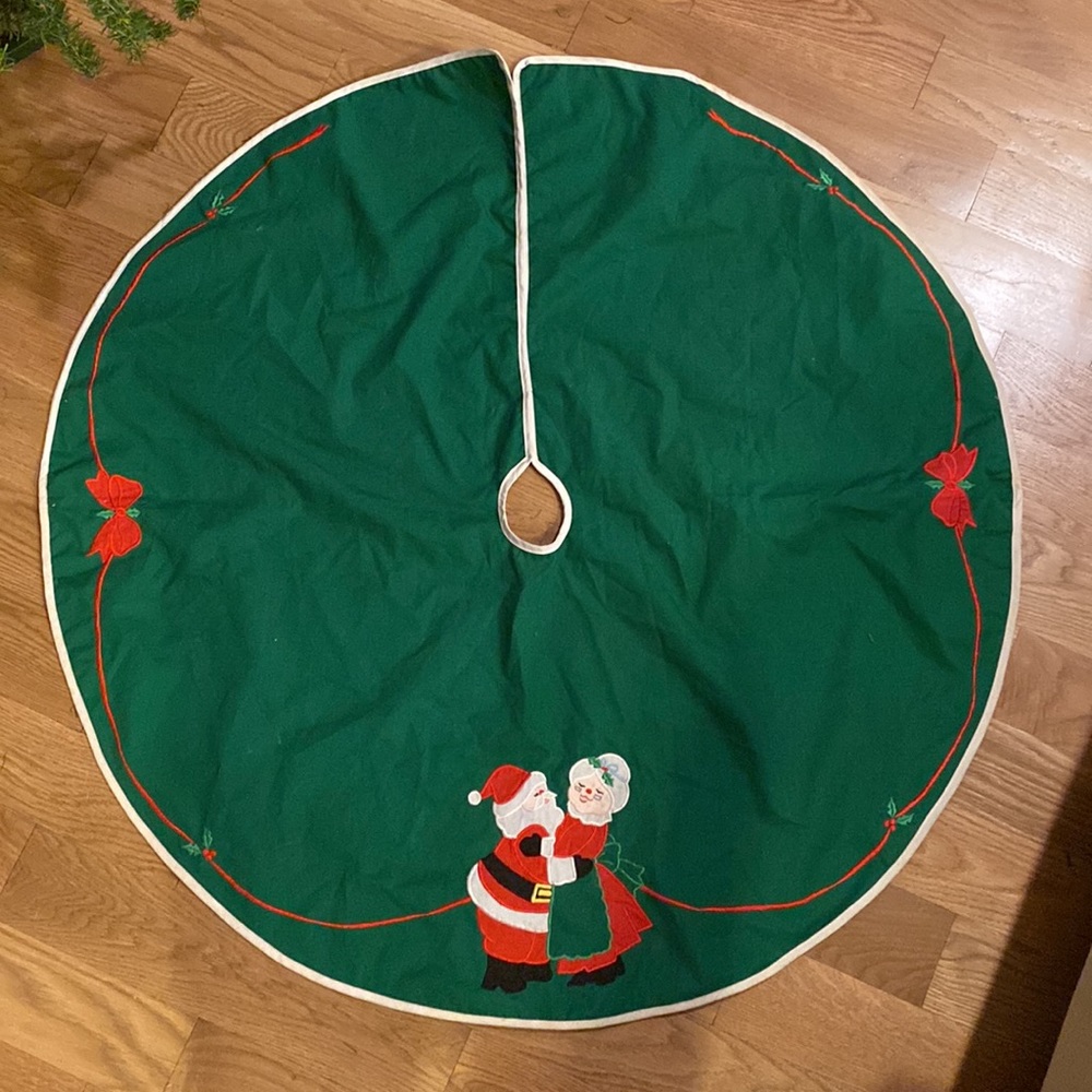 Vintage | Santa clause Christmas tree skirt